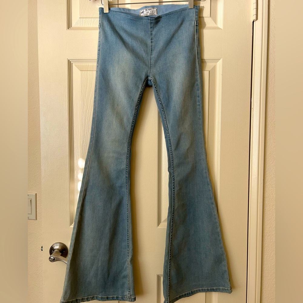Free People Penny Pull On stretch flare jeans! * Short * NEW never worn